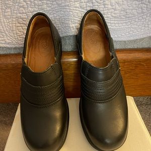 Ariat Black leather Clogs Size 8B US/38.5 European